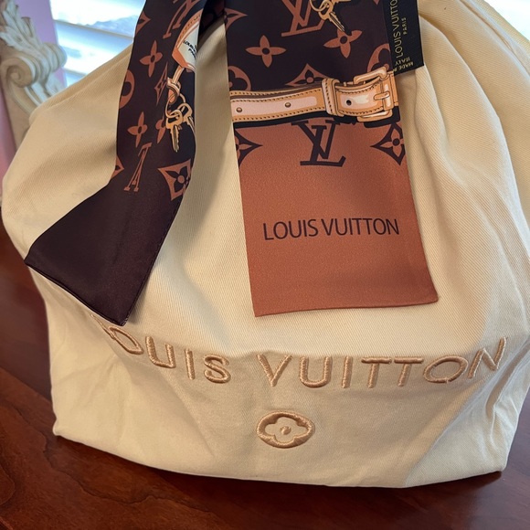 heavy canvas and embroidery drawstring bag. Scarf not included - Picture 11 of 11